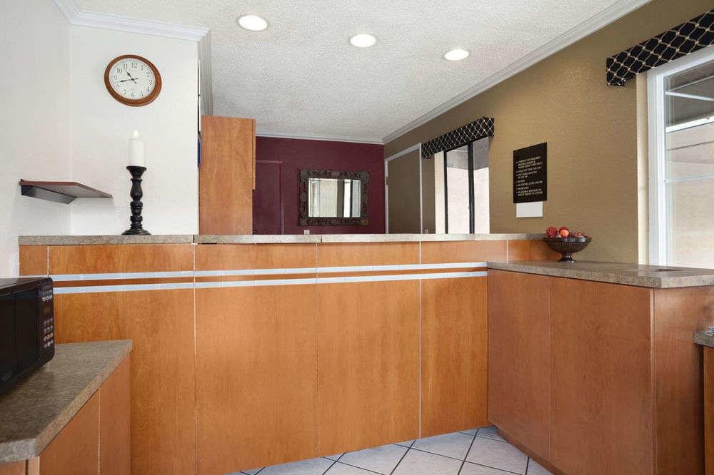 Super 8 By Wyndham Martinez Motel Exterior photo