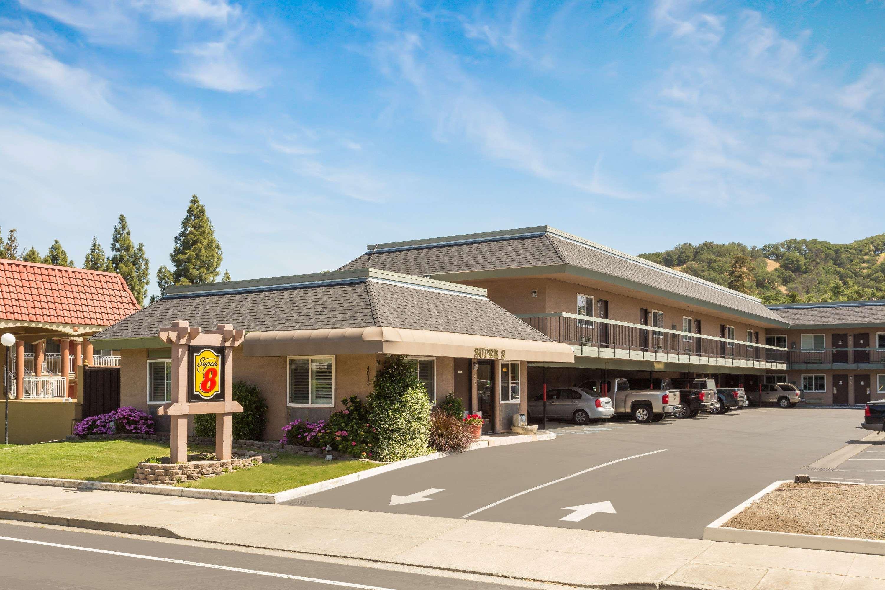 Super 8 By Wyndham Martinez Motel Exterior photo