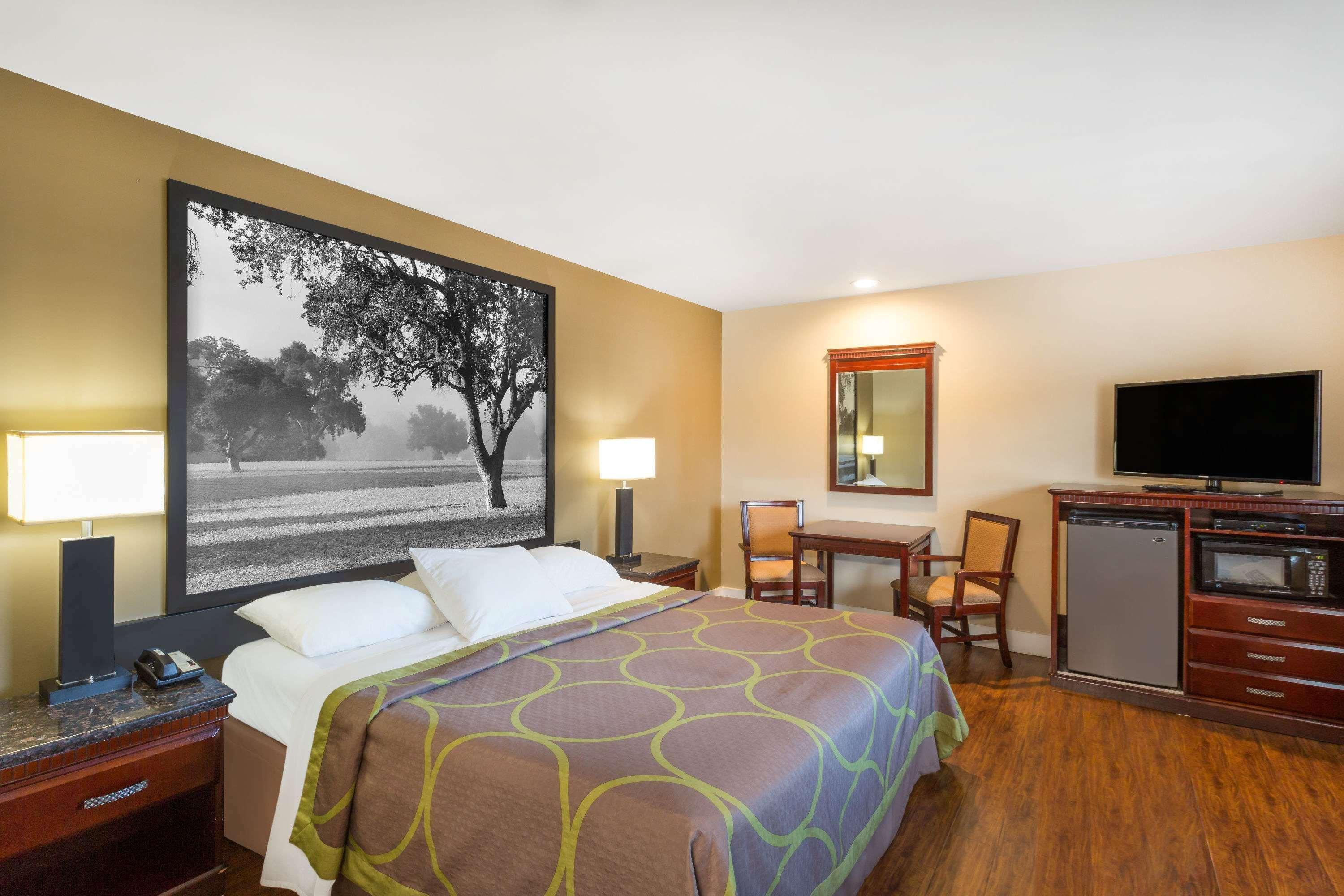 Super 8 By Wyndham Martinez Motel Exterior photo