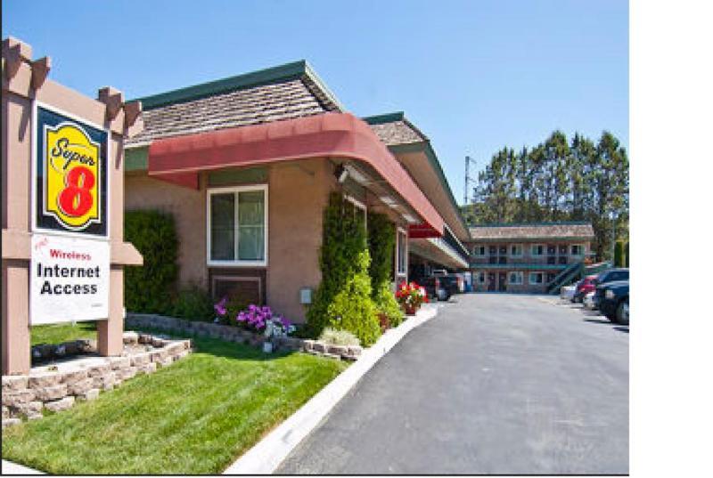 Super 8 By Wyndham Martinez Motel Exterior photo