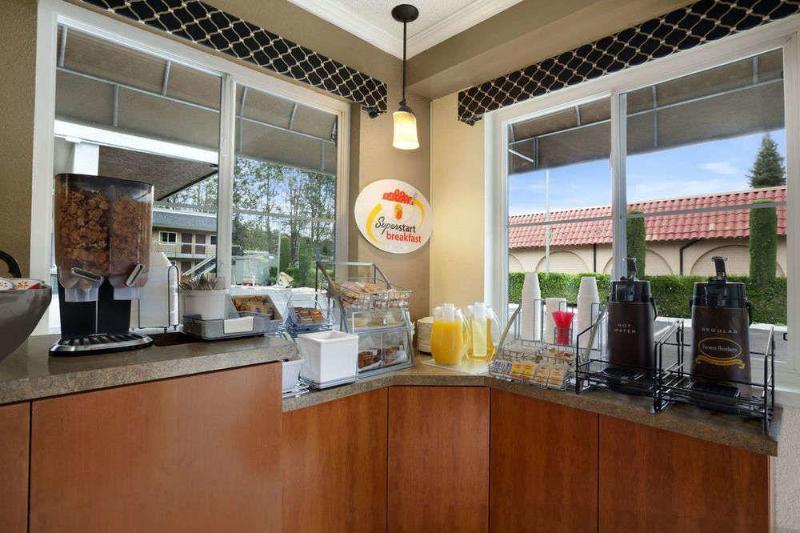 Super 8 By Wyndham Martinez Motel Exterior photo